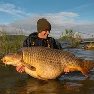Raúl Aunión Martínez, Récord España Carpa de 37 kilos y 260 gramos pescada en Orellana. @raul_aunion03