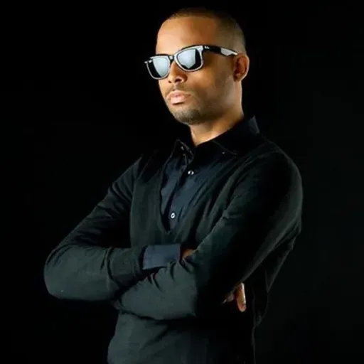 Bruno M - De Passagem (Kuduro)