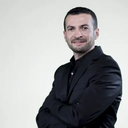 A la tercera ya es violencia