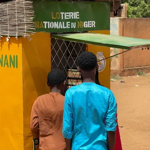 À Niamey, les jeunes et les femmes séduits par les jeux de hasard (Magazine)