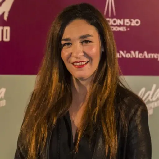 Lorena Muñoz / Doble femicidio en su familia: la historia de "Suerte de pinos", su último documental