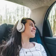 Kvalme på køreturen? Din playliste kan gøre en forskel