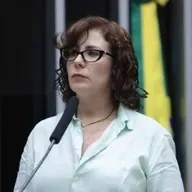 Alexandre de Moraes formaliza pedido de extradição de Carla Zambelli