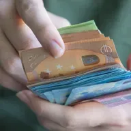 Financial Cultures: avoiding the social pressure to overspend