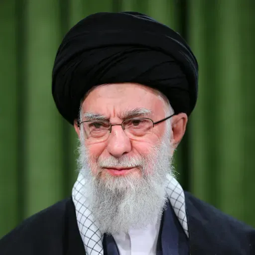 Funeral de aiatolá Ali Khamenei reúne multidão em Teerã; novo líder segue ausente
