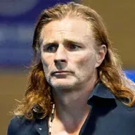 1155: LISTEN: Gillingham manager Gareth Ainsworth reflects on their 1-0 defeat to Chesterfield - 18/02/2026