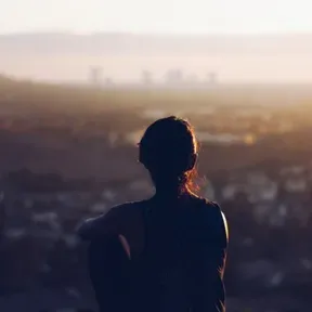 Radio de la avenida.