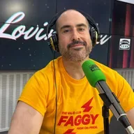 Alberto Velasco se desnuda en LOVIN’ YOU: deseo, cuerpo, vergüenza y libertad sin filtros