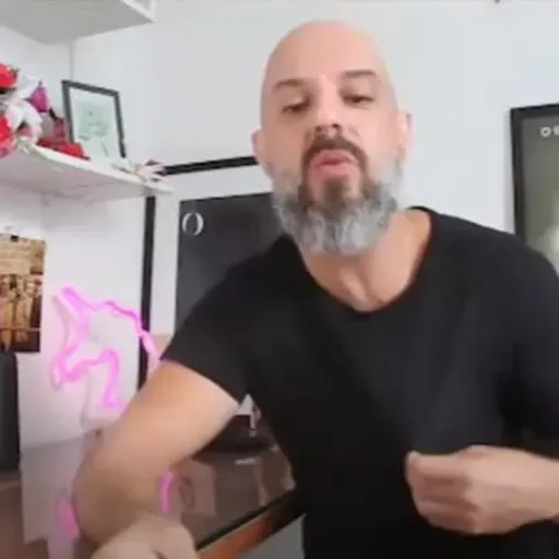 Bate-papo sobre o filme Homens Pink, com o diretor Renato Turnes |MIX BRASIL 2020|