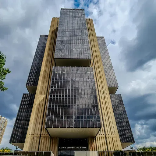 Banco Central ainda deve esperar mais um pouco para baixar juros, avalia professor