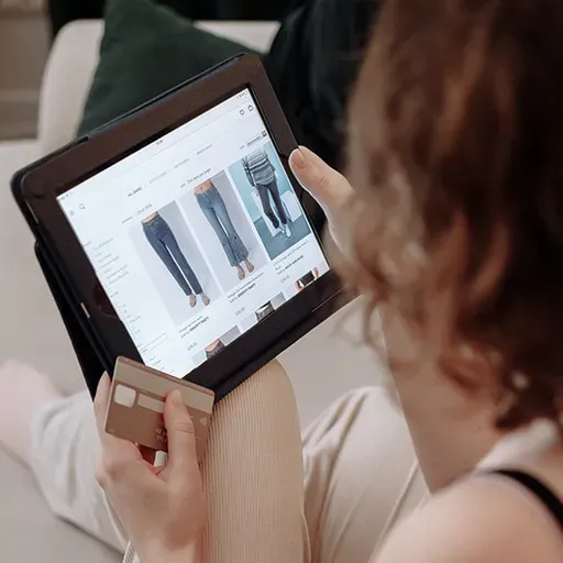 Fintech - AI per lo shopping - Robot per pulizie