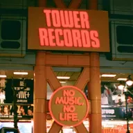 有比买实体唱片更傻、更浪漫的事吗?来逛无音乐无人生的Tower Records!