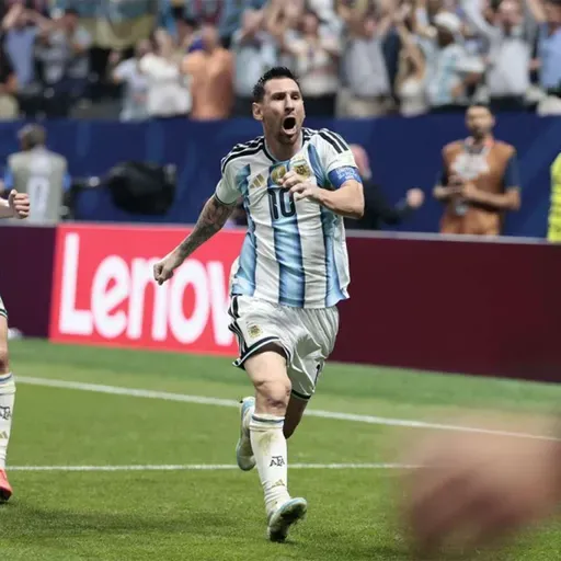 Messi vino a un 9 de Julio con imágenes paganas