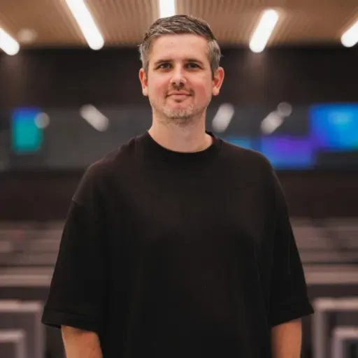 Tino Klaehne: "Aviação? É uma indústria muito divertida quando se mete o pé na porta"