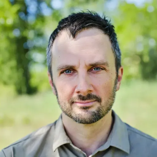 712 - Peter Michael Bauer (Experimental Anthropologist -- Rewilding Expert)