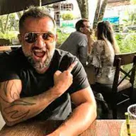 “Yo ayudo a la gente a lograr que alguien se enamore de ti”: Leopi el “Hitch” mexicano