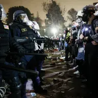 الجامعات تتواطأ مع الصهيونية.. يد واحدة تقتل الأطفال وتكمم أفواه الطلبة