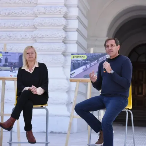 "Las veredas de La Plata están en obra", anunció Garro al presentar un plan que beneficiará a peatones