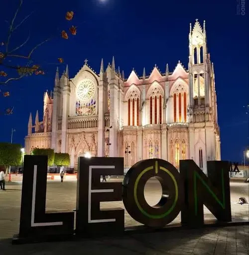 Ariana Grande: Let Me Love You & Baby Loves (Dangerous Woman Tour USE Visuals)