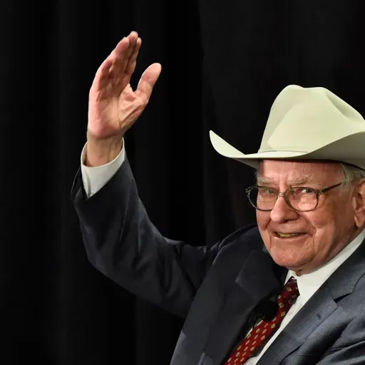 Por qué Warren Buffett sí es contra-cultura: lecciones de un genio que no quieren que aprendamos