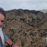 Maidhic Ó Curraoin, bainteoir feamainne.