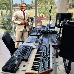 PASTOR JHONATAN MÁXIMO