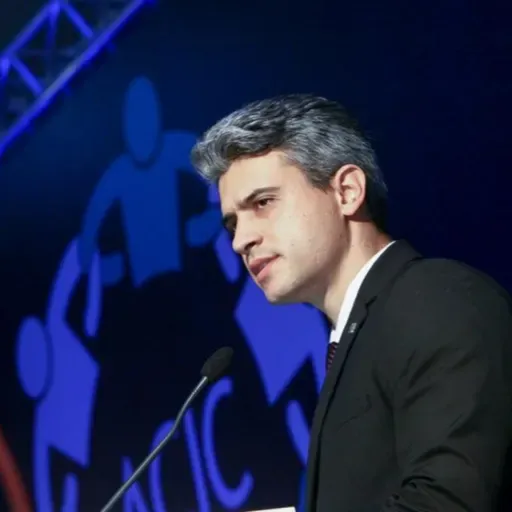 Proteção à vida, teletrabalho, abastecimento e otimismo quanto ao que virá. Mensagem do presidente da Acic, Michel Lopes