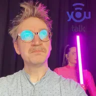 Je lepší útočit holí, nebo rohlíkem?