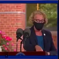 Legisladores admitem que as máscaras são apenas um “teatro político”