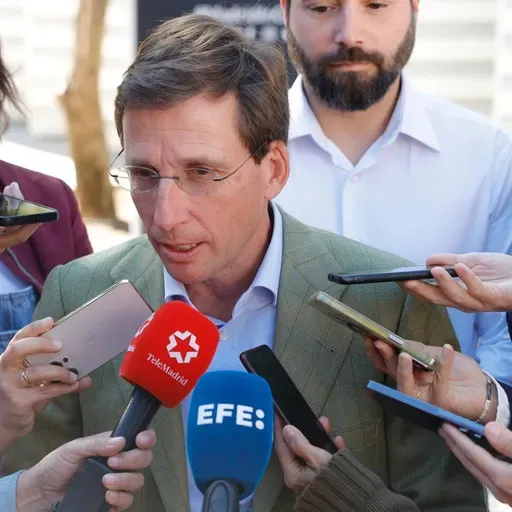 Almeida, a Sánchez: "Le importan las mujeres lo mismo que a su suegro y a sus amigos Koldo y Ábalos"