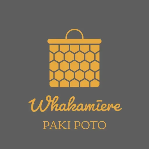 156. Paki Poto - Aesop - Te Kāihe, te Raiona, me te Tame Heihei