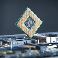 Crisi di memoria - Mediaset contro Perplexity - AI Manifesto