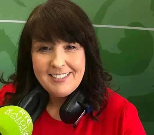 Maighréad Uí Annluain ó sheomra na Nuachta.