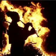 Noche de San Juan: fuego 🔥, magia 🪄 y renacimiento.