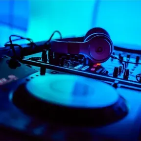 radio-hits-station