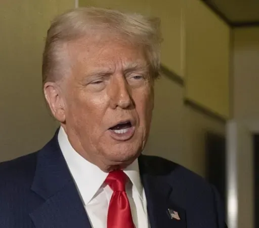 Tús Áite: Donald Trump agus rialtas dúnta síos