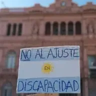 EL AJUSTE SALE DEL CLÓSET