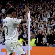 Los goles del Real Madrid 2 - 1 Benfica | Vinicius remonta y pone al Madrid en octavos