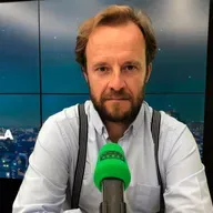 La Españita de Chapu Apaolaza: "A mi pobre Españita le están meando en la cara"
