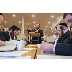 Amud Hayomi in yiddish - עמוד היומי אידיש ע"י הרב משה אליעזר ליבערמאן