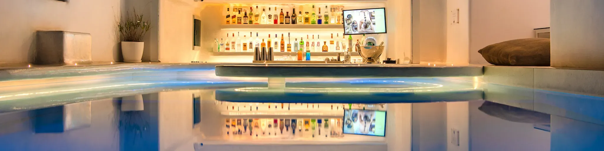 Pool Bar - Athina Luxury Suites Santorini