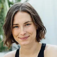 Lehel mit Yogalehrerin und Gründerin Sinah Diepold