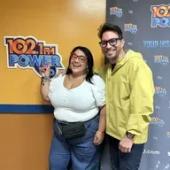 Desde Puerto Rico al Teatro ECAS: Ismanuel Rodríguez y Norwill Fragoso promueven la obra “Las Cosas Extraordinarias” en una entrevista en Poder 102.1 FM, invitando al público a asistir y explorando su enfoque sobre la salud mental