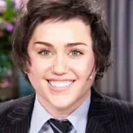 BACKacharla - El triunfo del humor