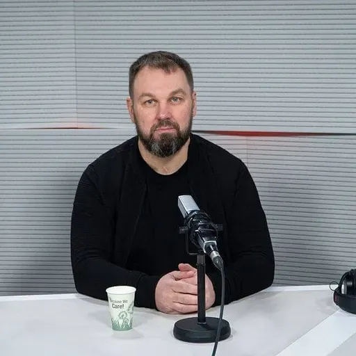 Krustpunktā Brīvais mikrofons ar Latvijas Reto slimību alianses vadītāju Juri Beikmani