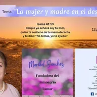 Orando por nuestros hijos Madre y mujer en el desierto