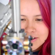 Quantum sensors benefit from miniaturized ultrahigh vacuum