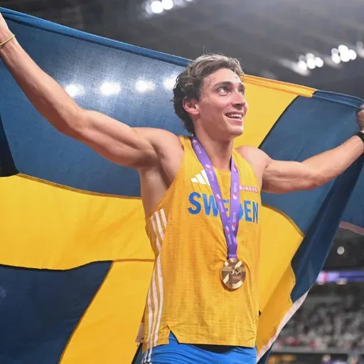 More money to defence in Autumn budget, Kristersson and Orban spat on social media, Mondo wins gold again