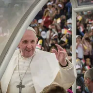La Brújula de la Economía: El mundo de la economía despide al papa Francisco 
