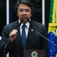 Senador que dirigia com CNH vencida e carro irregular é acusado de intimidar PMs em SP